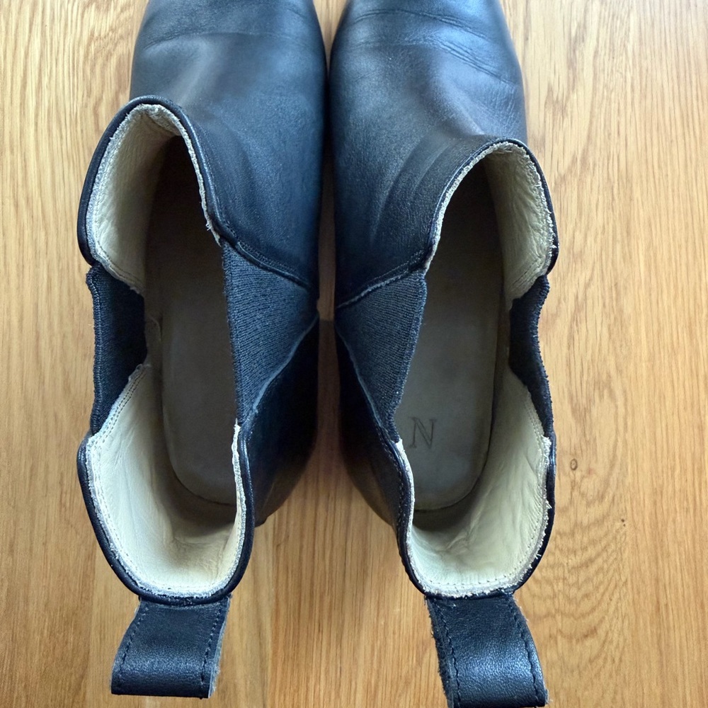 Everyday Chelsea Boots - Picture 8 of 11